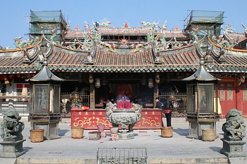 泉州是一座历史悠久的文化古城，通淮关岳庙是泉州重要的名胜古迹之一